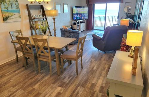New Smyrna Beach Apartment | 517 - Nicely Decorated Oceanfront 3 Bedroom