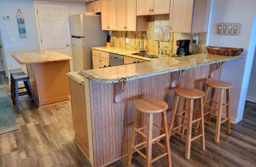 New Smyrna Beach Apartment | 517 - Nicely Decorated Oceanfront 3 Bedroom