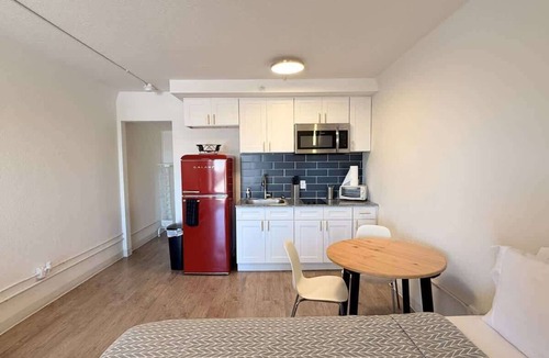 St. Johns Apartment | [52] ATX Studio: 1 Queen, Access to Gym & Laundry