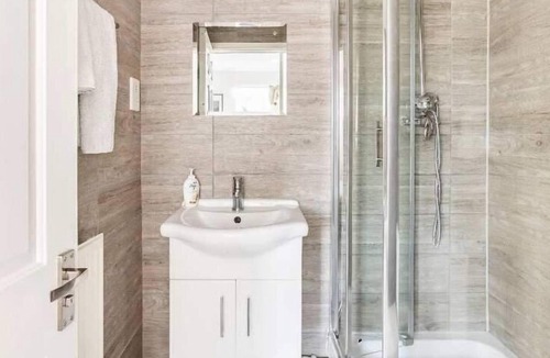 Preston Bed & Breakfast | 52 Chamberlayne Avenue