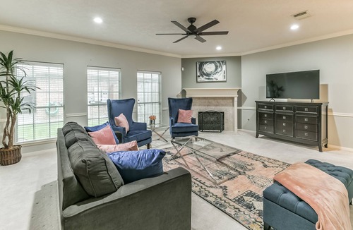 Friendswood House | 528 Executive Estate ~Pool + Hot Tub ~