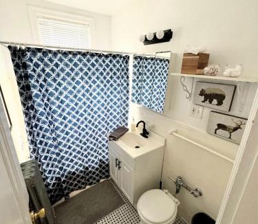 St. Louis Apartment | (53.1S) Forest Park, The Zoo, and much more