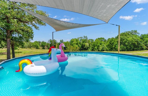 La Grange House | 53 Acre Ranch w/Sauna, Spa, Lake, Game Room & More!