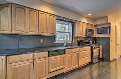 Adelphia House | 53 Mi to MetLife! Jersey Home w/Hot Tub & Pool!