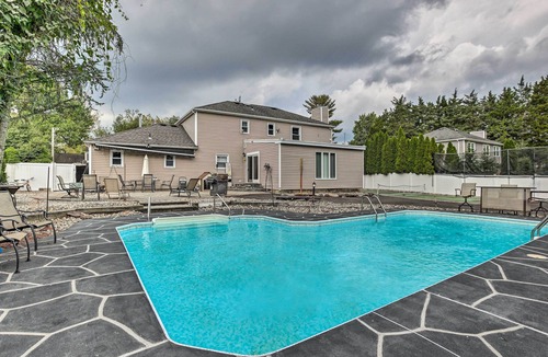 Adelphia House | 53 Mi to MetLife! Jersey Home w/Hot Tub & Pool!