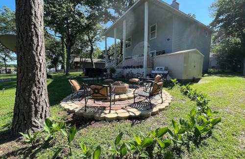 Leisure Land House | 531 Massive lakefront home with HOT TUB