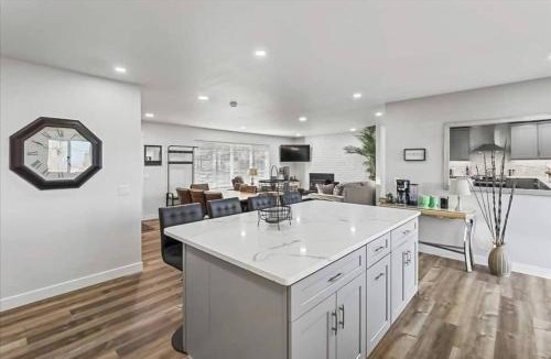 Ahtanum House | 539 Massive 3 bedroom Sleeps 10