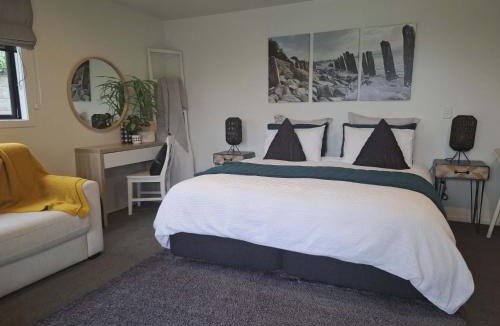 Westshore Apartment | 54 on Charles at Westshore NAPIER