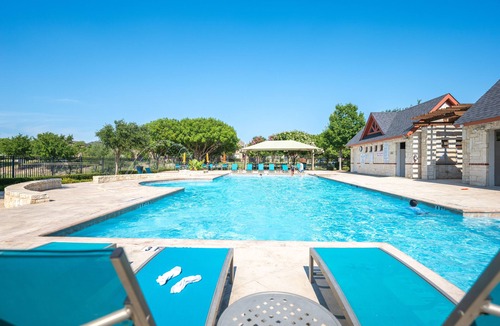 McKinney House | 55% off special Monthly price/New remodel/6 rooms/4 bathrooms/Business welcome