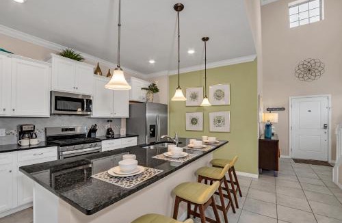 Loughman Villa | 5532 Misty Oak Circle