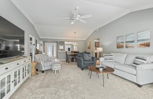 Wildwood House | 5590 Z6 VILLAGE OF FENNEY by REMAX Premier