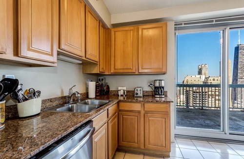 Downtown Chicago Apartment | 55th Floor Penthouse with Award-Winning Views