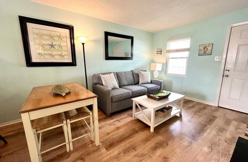 Gulf Shores Condo | 56 m² Condo ∙ 2 bedrooms ∙ 6 guests