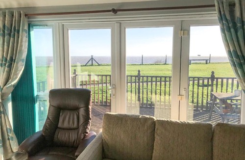 Corton House | 56 Waterside Park