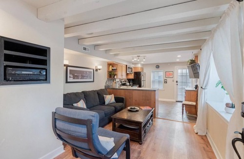 Fairmount House | 564 1/2 North Judson