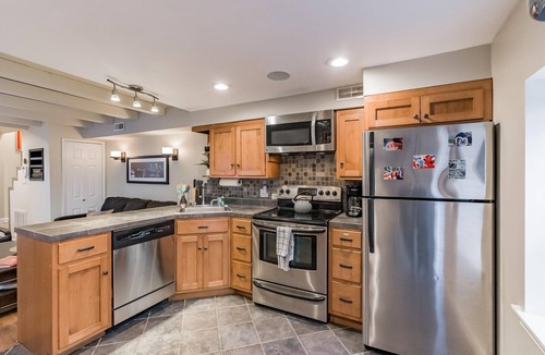 Fairmount House | 564 1/2 North Judson