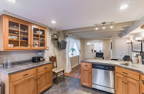 Fairmount House | 564 1/2 North Judson