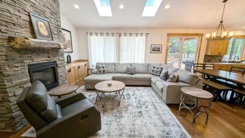 Three Rivers House | 56593 Celestial Dr home