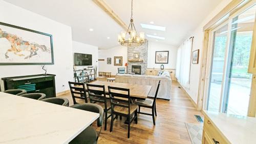 Three Rivers House | 56593 Celestial Dr home