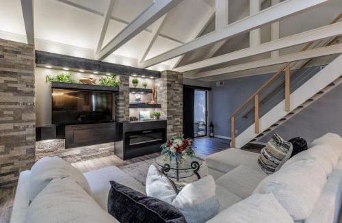 Coffeyville Villa | 573 Queen's Grant