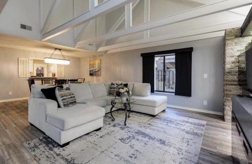 Coffeyville Villa | 573 Queen's Grant