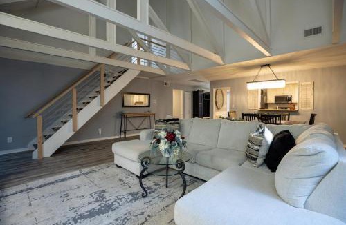 Coffeyville Villa | 573 Queen's Grant