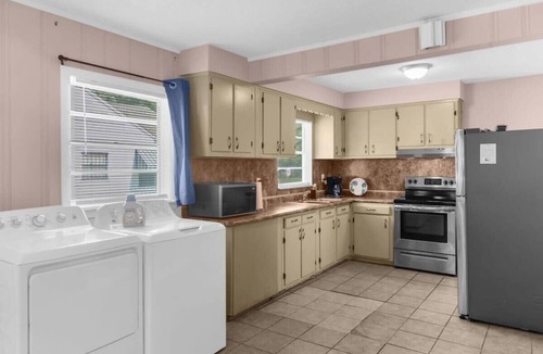 Shannon House | 57th Blushing Bungalow