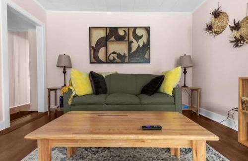 Shannon House | 57th Blushing Bungalow