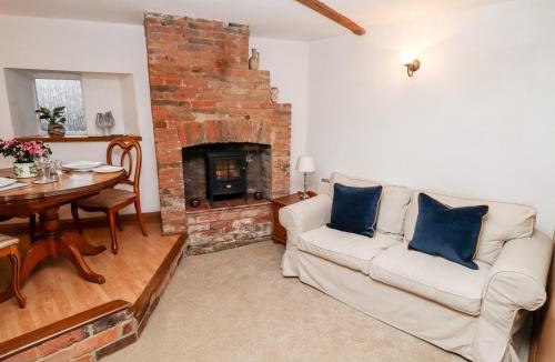 Medbourne House | 5A Waterfall Way