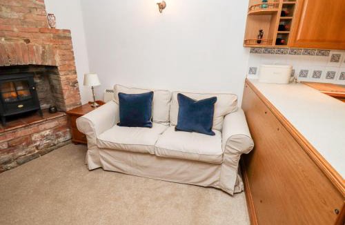 Medbourne House | 5A Waterfall Way