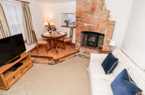 Medbourne House | 5A Waterfall Way