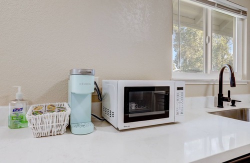 Sacramento House | 5B3B | Convenient Location | Backyard BBQ | Workstation | RV Parking | SmokeFree