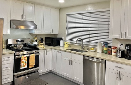 East Palo Alto Apartment | 5B4B Grand House Stanford & Meta
