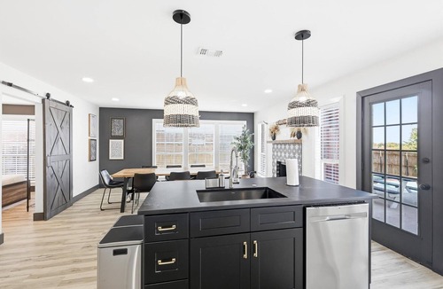 Dallas House | 5BD/2.5BA Luxury Modern Vibes | Pool & Playground