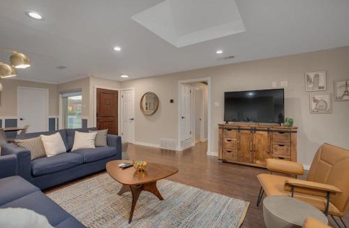 Dallas House | 5BD-3BA in the Heart of Dallas wit Pool & Hot Tub