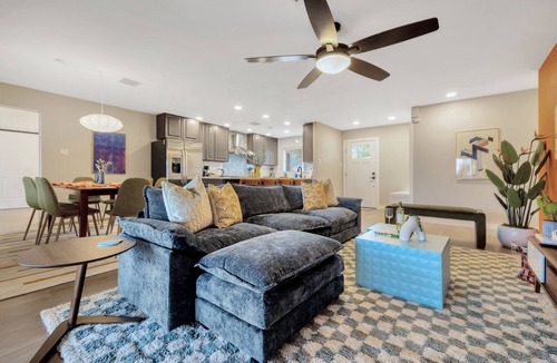Mission Hills South House | 5bd: 3min to UT - Nearby Army & Navy Enlisting