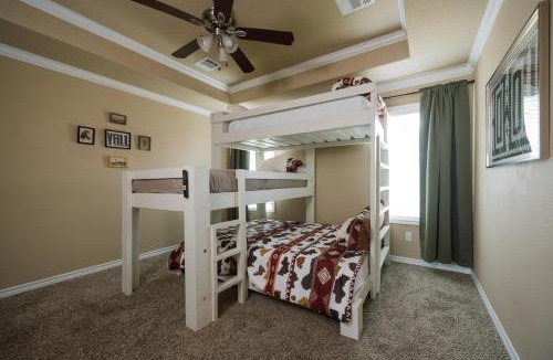 College Station House | 5BD - Backyard - Pool Access - 5 Mins to Texas A&M
