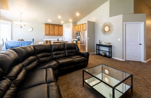 West Jordan House | 5BD Home Mountain Views and Jacuzzi Tub
