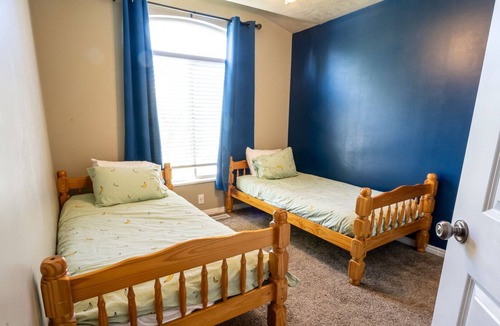 West Jordan House | 5BD Home Mountain Views and Jacuzzi Tub