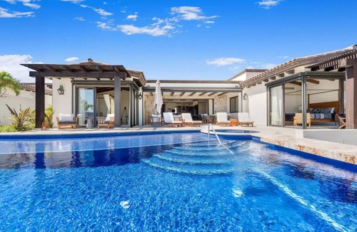 Juarez Apartment | 5BD Ritzy Villa 5: Ocean Views & Pool