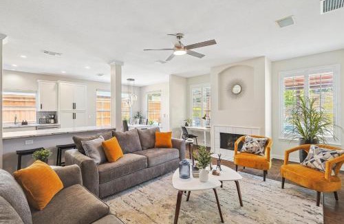 Lake Dallas House | 5BD Vacation Retreat - Pool Patio Cinema