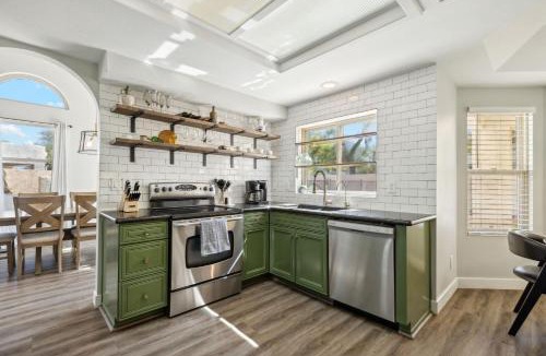 Red Mountain Ranch House | 5BDR with Pool & Scenic Golf Views!