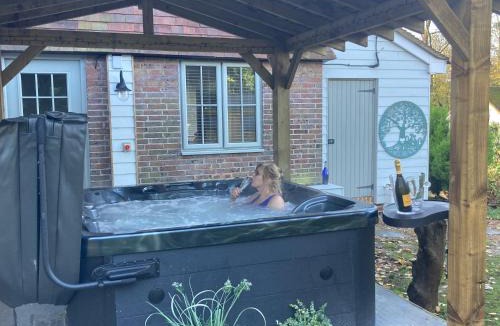 Battle House | 5Bed-10Guests-Fireplace-HotTub-Pets ok-Parking