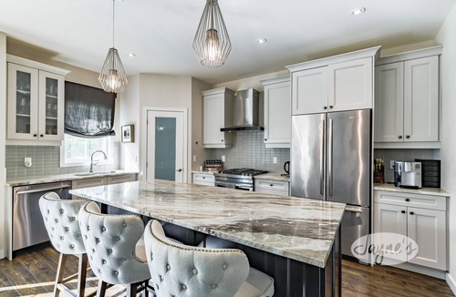 Glen Huron House | 5bed 5bath Home including 2 Primary Suites minutes from Blue Mountain Resort!