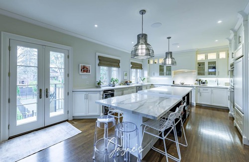 Lytton Park House | 5bed 5bath home in Lawrence Park with an in-ground pool and sauna