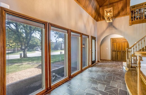 Wichita House | 5Bedroomsn7Beds:n3Full Bathsn2Full Kitchens nAsk about our additional apartment