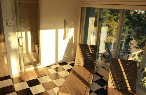 East Patchogue House | 5BR, 3.5 Bath Rm, Steam sauna, jacuzzi, pool table