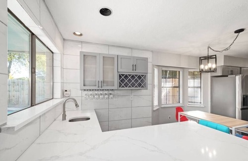 McKinney House | 5BR 3.5BA Pool House – Comfortably Sleeps 15