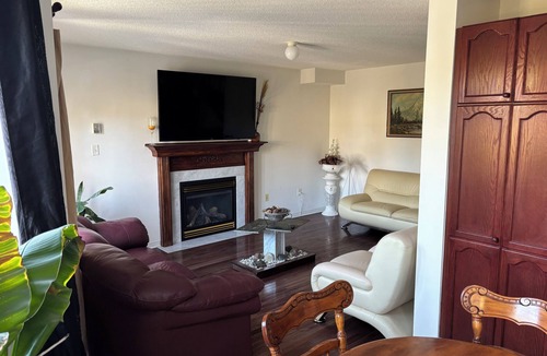 Barrie House | 5br 3.5bth home w Free Parkings+Ensuite laundrynBarrie,ON
