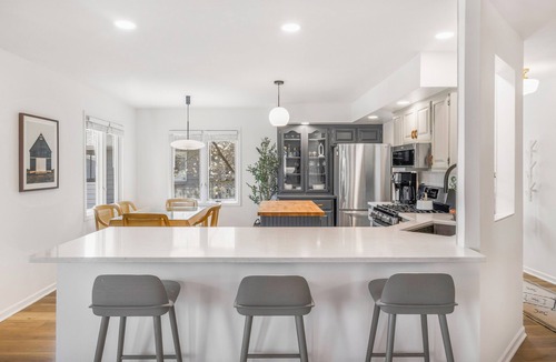 Delavan Lake House | 5BR/3BA Modern Lakeside Screened In Porch Fire Pit